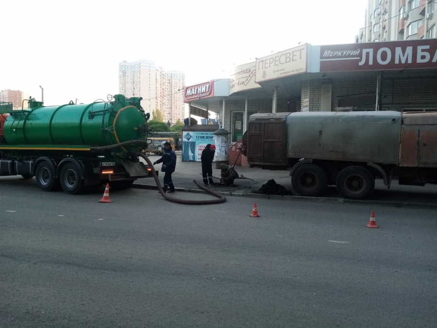 В Энгельсе коммунальщики устранили свыше 60 заторов канализации