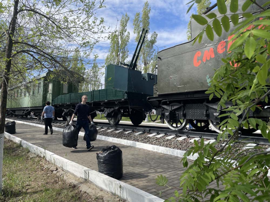Сотрудники ПривЖД занимаются благоустройством и реставрацией памятных мест ко Дню Победы