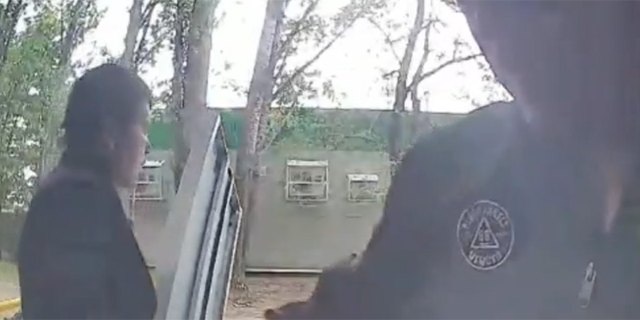 В Солнечном двое мужчин украли двери лифта из подъезда