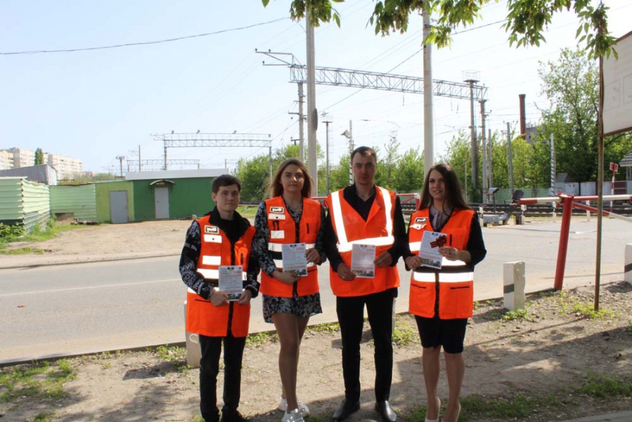 Саратовским водителям напомнили о правилах пересечения железнодорожных переездов