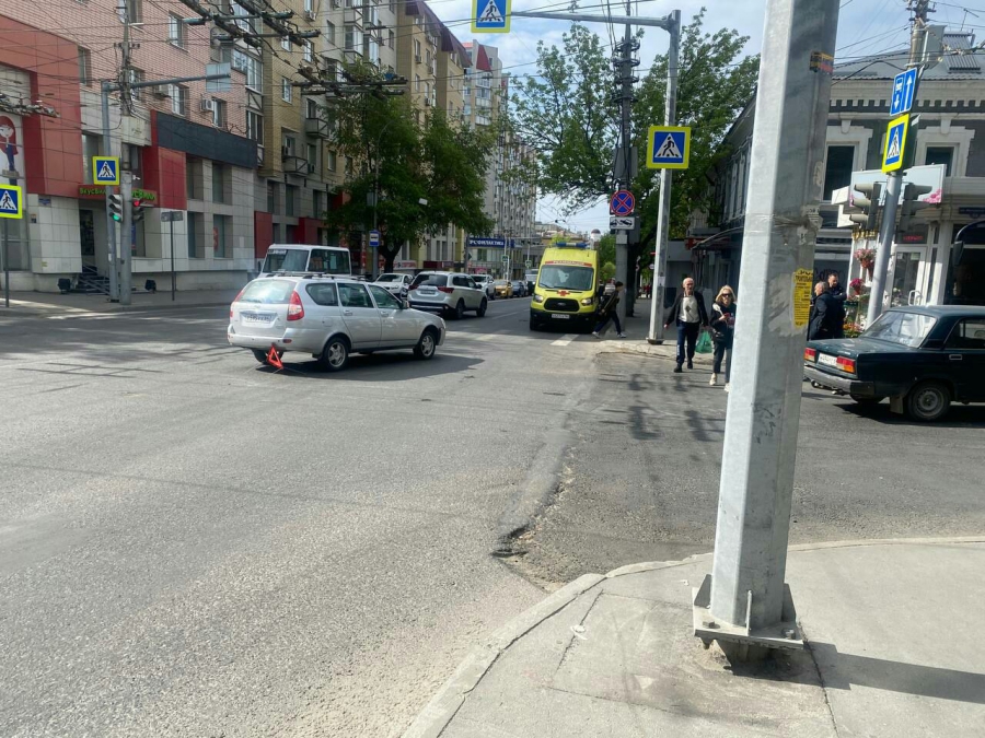 На Чапаева троллейбус столкнулся с двумя авто. Есть пострадавший