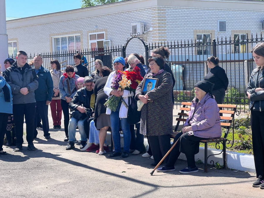 В Краснокутском районе простились с погибшим бойцом ЧВК Владиславом Федоровым