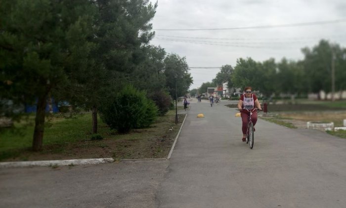 В Дергачевском районе местные жители устроили массовый велопробег