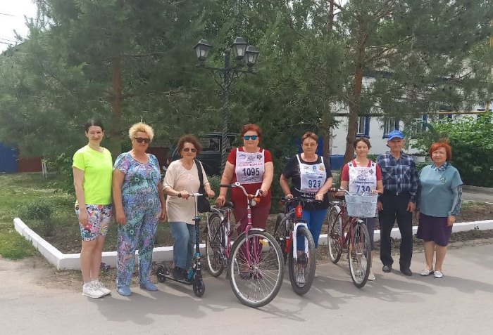 В Дергачевском районе местные жители устроили массовый велопробег