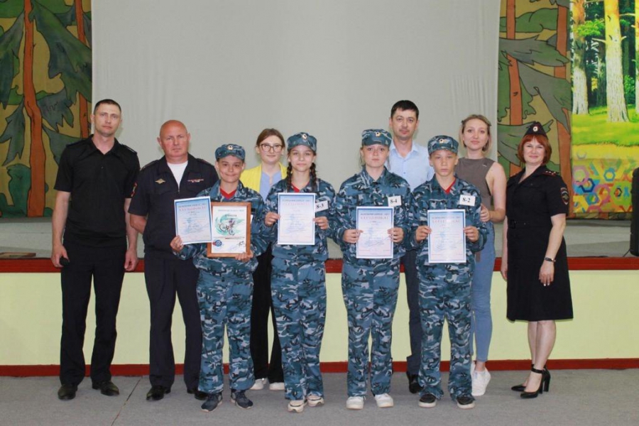 Школы из Энгельса, Аркадака и Маркса стали лучшими по знаниям ПДД