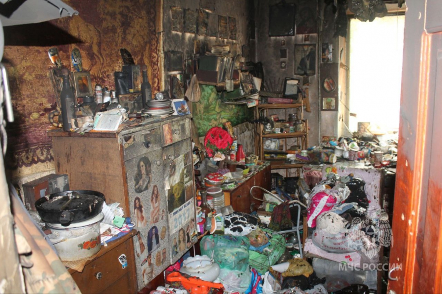 В Балашове пожарный в свой выходной спас мужчину из огня