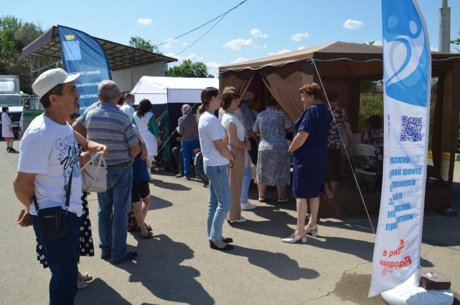 Минздрав организовал для жителей Ровенского районе «Поезд здоровья»
