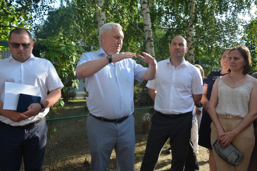 В Приволжском на участках для многодетных строят водопровод и делают уличное освещение
