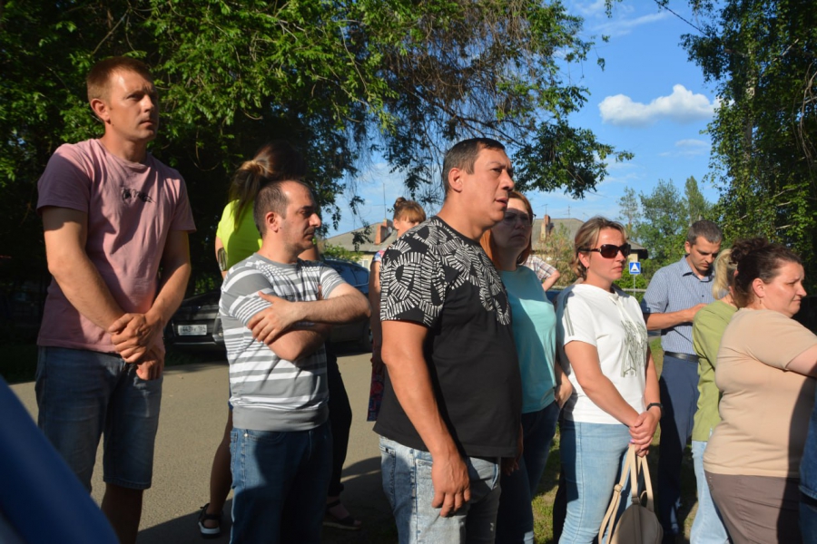 В Приволжском на участках для многодетных строят водопровод и делают уличное освещение