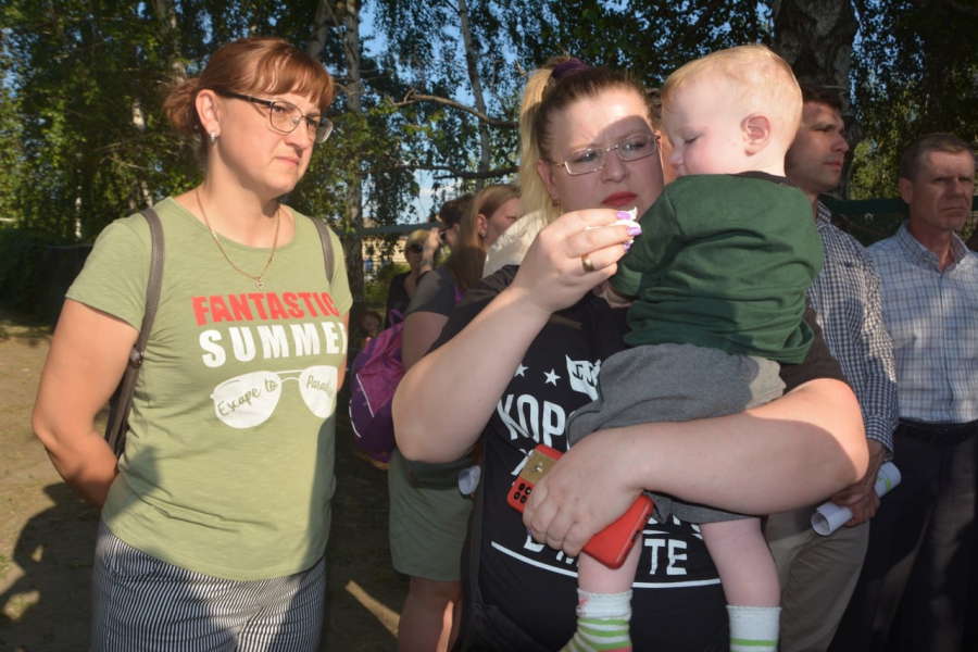 В Приволжском на участках для многодетных строят водопровод и делают уличное освещение