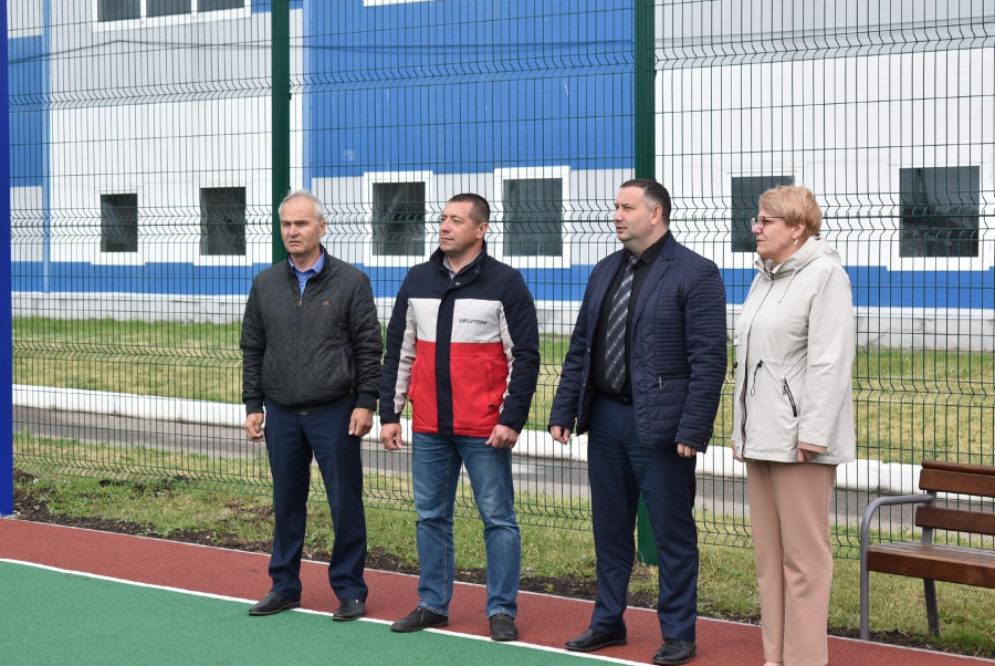 В Ртищеве установили новую детскую спортплощадку для мини-футбола и баскетбола