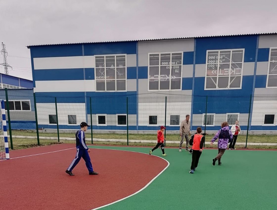 В Ртищеве установили новую детскую спортплощадку для мини-футбола и баскетбола