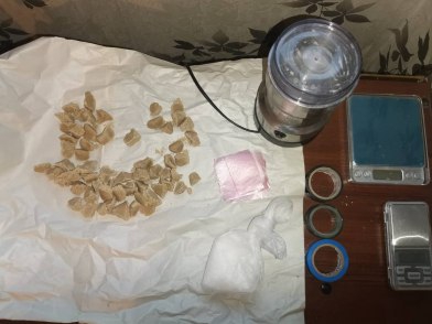 На Огородной спецназовцы «Грома» поймали члена ОПГ при закладке наркотиков