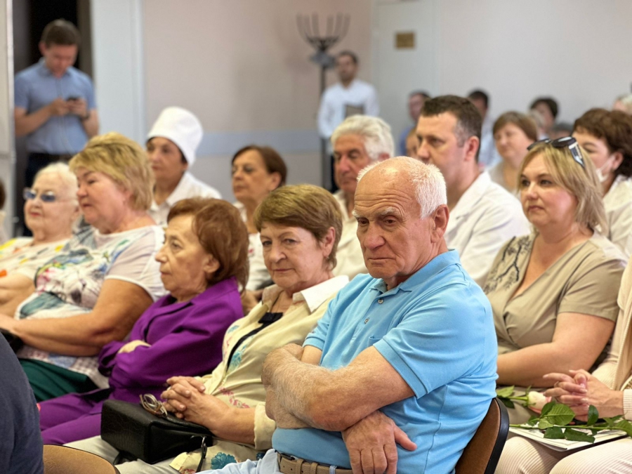 В первой городской больнице Саратова состоялось торжественное мероприятие, посвященное Дню медицинского работника