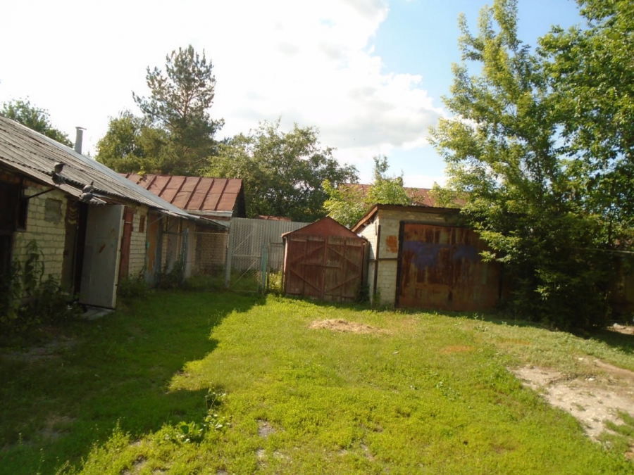 На трех улицах Саратова нашли более 50 нелегальных гаражей и построек