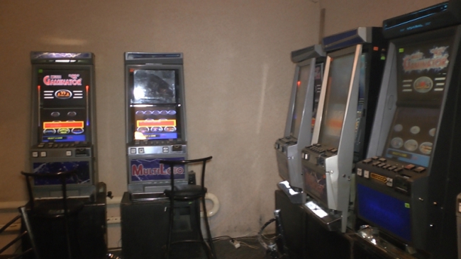 В подпольном игорном клубе обнаружили 15 автоматов