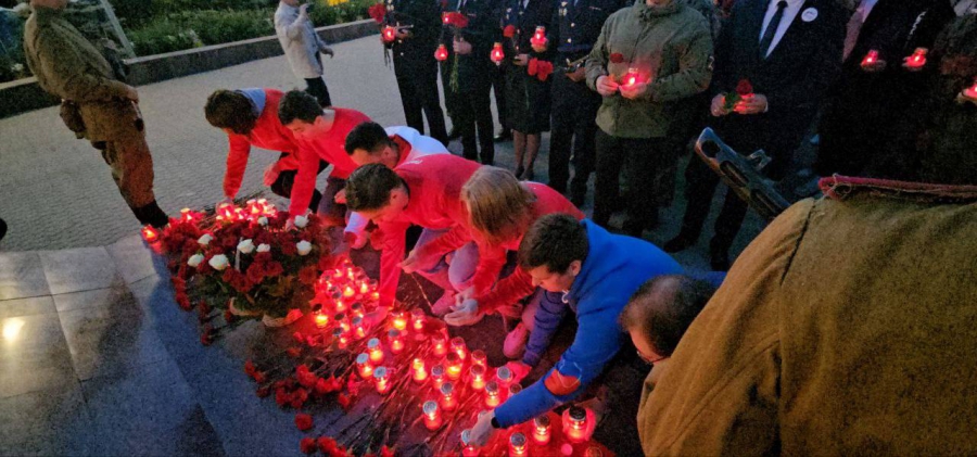 Саратовские волонтеры выложили огненный портрет Марины Расковой