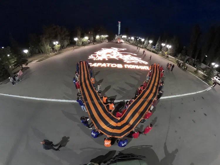 Саратовские волонтеры выложили огненный портрет Марины Расковой