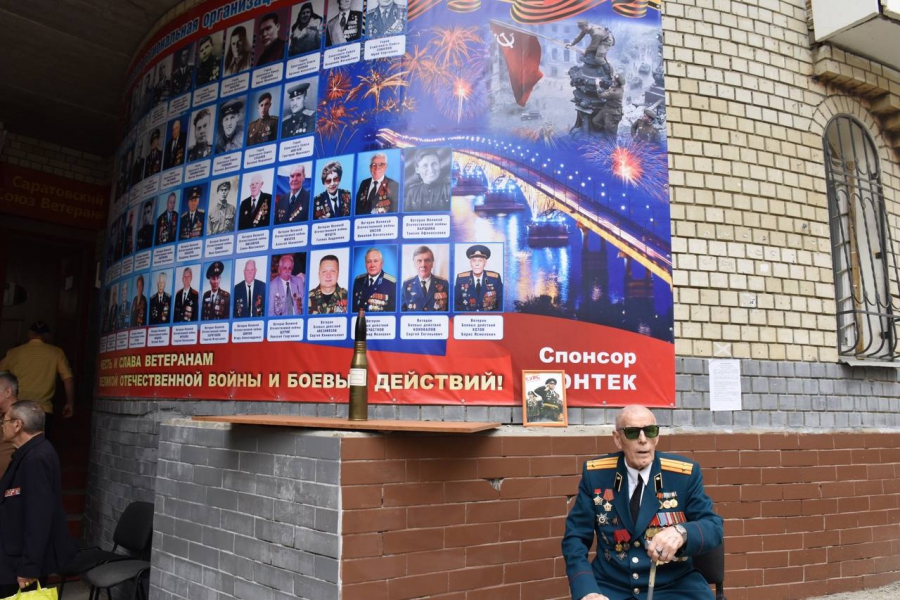 В Саратове открыли «Стену победителей» с 44 портретами военнослужащих