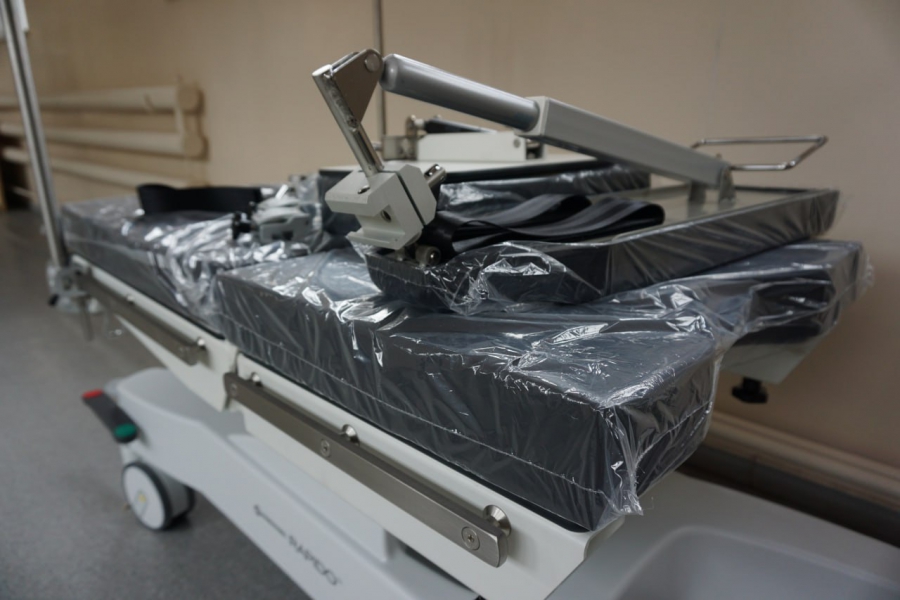 В Балакове больница получила гидравлические операционные столы из Финляндии