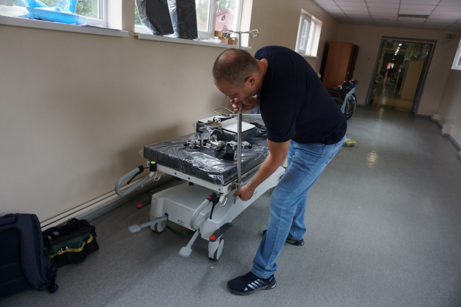 В Балакове больница получила гидравлические операционные столы из Финляндии