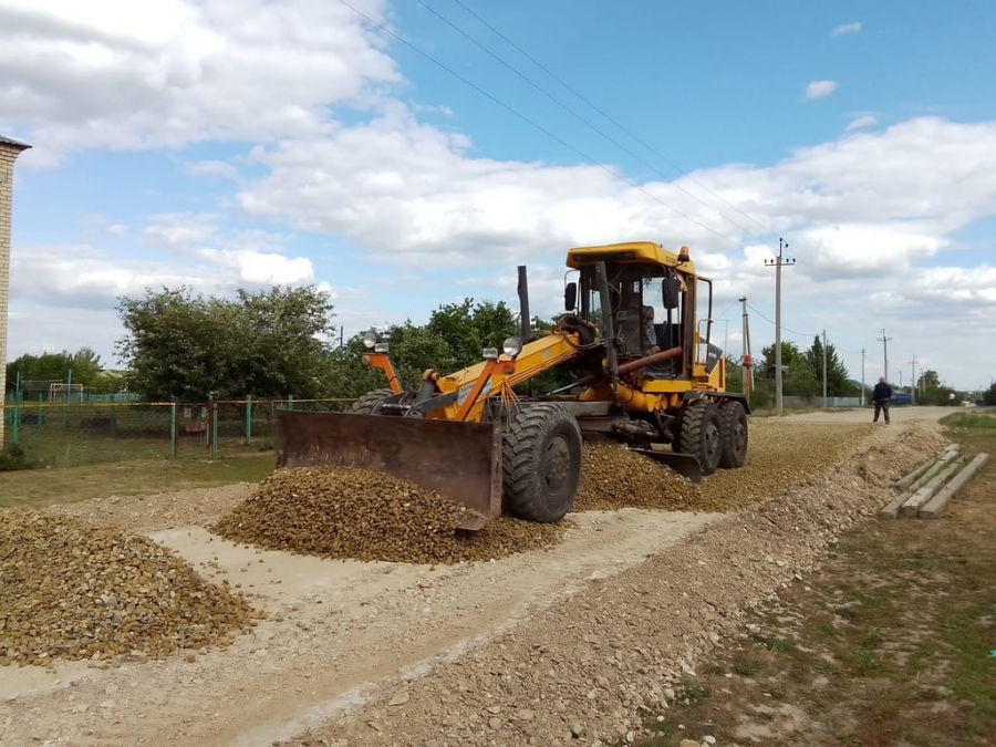 Под Марксом на сельских дорогах асфальт появился спустя 40 лет его отсутствия