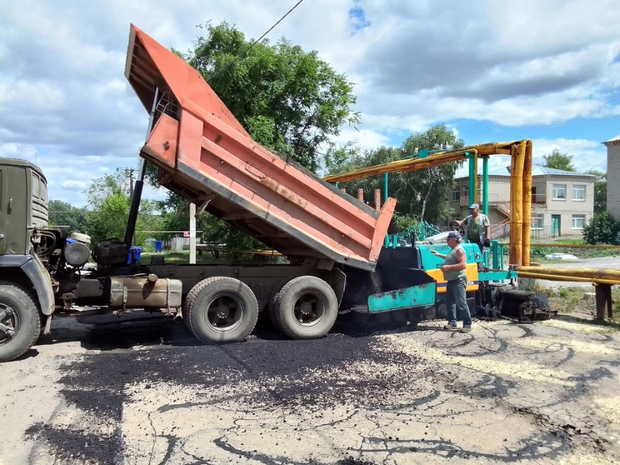 Под Марксом на сельских дорогах асфальт появился спустя 40 лет его отсутствия