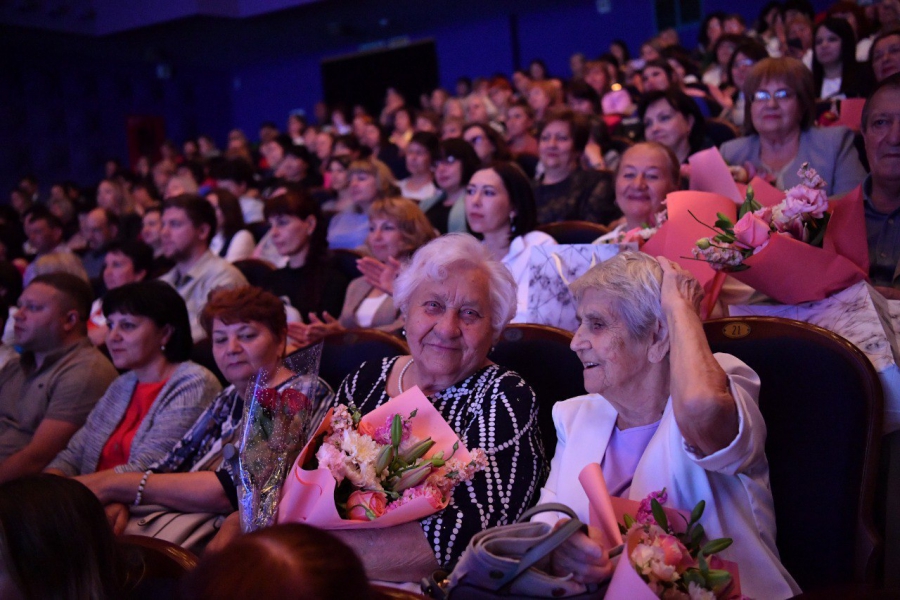 В Саратове лучшим школьным руководителям вручили премию «Призвание»