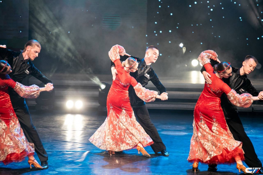 В Саратове лучшим школьным руководителям вручили премию «Призвание»