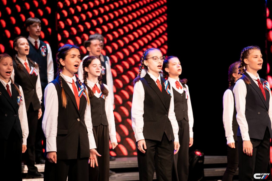 В Саратове лучшим школьным руководителям вручили премию «Призвание»