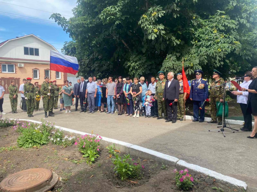 В Хвалынске и Шиханах открыли мемориальные доски в честь погибших в СВО земляков