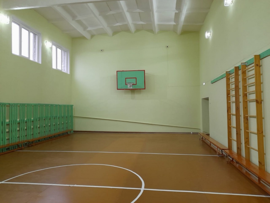 В сельских школах Федоровского и Питерского районов отремонтировали спортзалы