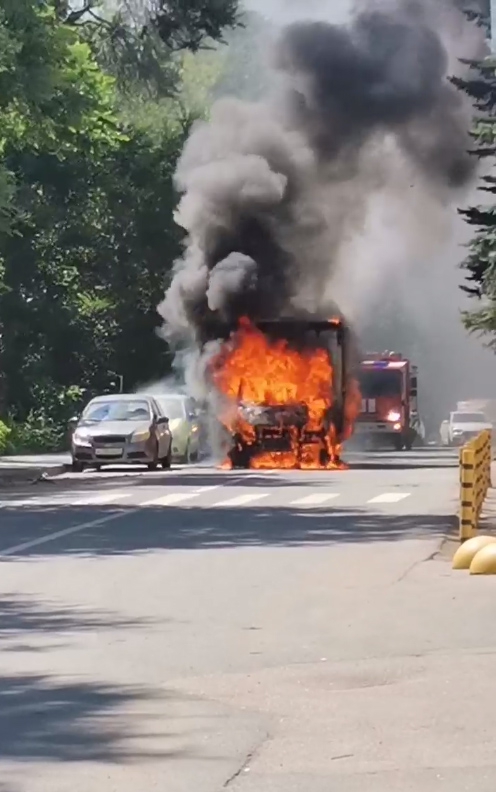 На Шелковичной вспыхнула грузовая «ГАЗель»