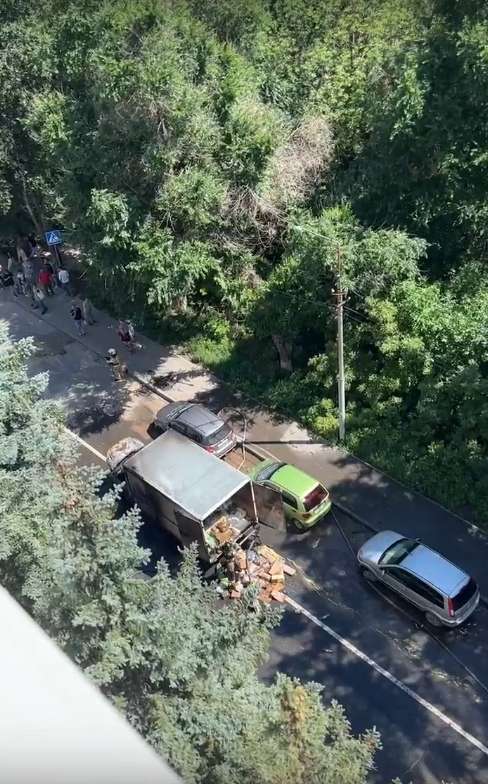 На Шелковичной вспыхнула грузовая «ГАЗель»