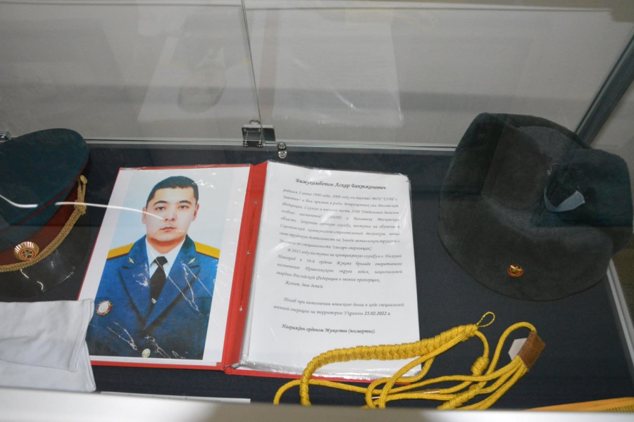 В Энгельсском музее открылась выставка «На переломе эпох. Специальная военная операция»