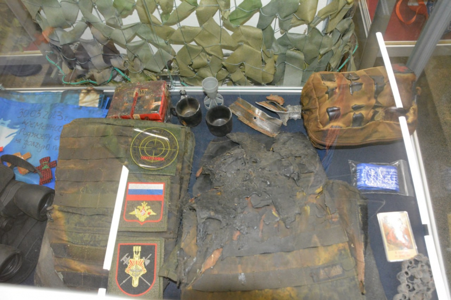 В Энгельсском музее открылась выставка «На переломе эпох. Специальная военная операция»