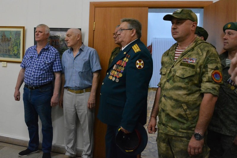 В Энгельсском музее открылась выставка «На переломе эпох. Специальная военная операция»