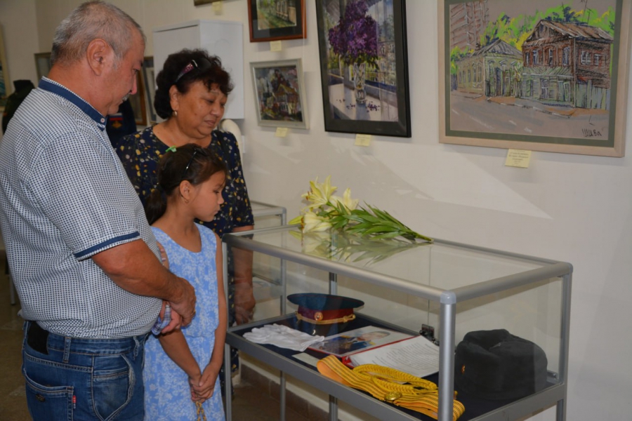 В Энгельсском музее открылась выставка «На переломе эпох. Специальная военная операция»