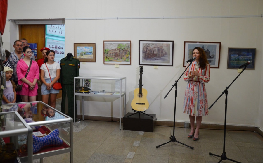 В Энгельсском музее открылась выставка «На переломе эпох. Специальная военная операция»