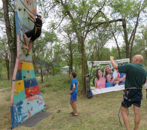Под Энгельсом оказавшихся в трудной жизненной ситуации детей отправили в скаутский лагерь
