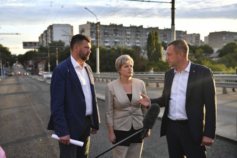 Проезд по ремонтируемому мосту через Глебучев овраг откроют до конца июля