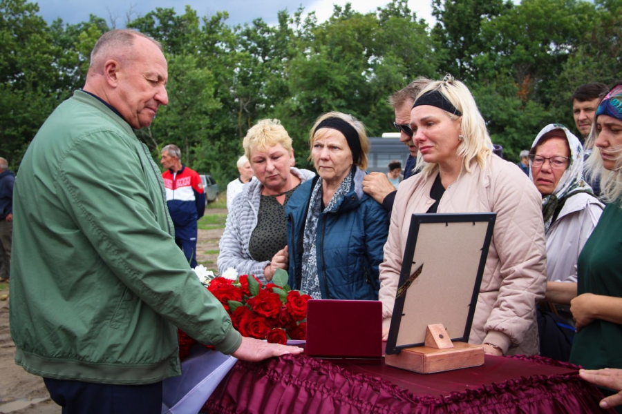 В Красноармейске простились с погибшим в Сирии Евгением Савиновым