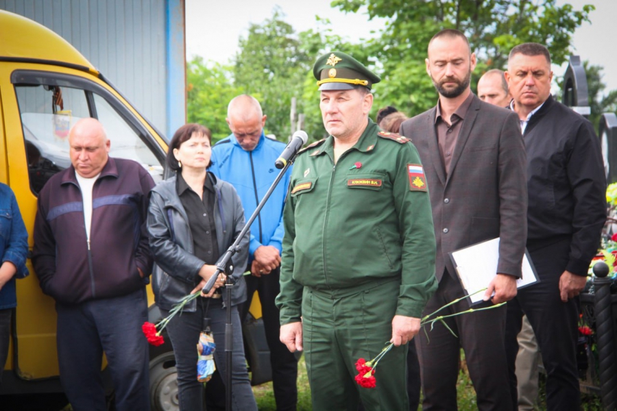 В Красноармейске простились с погибшим в Сирии Евгением Савиновым