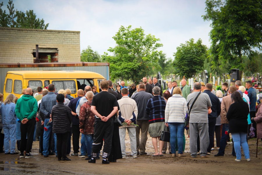 В Красноармейске простились с погибшим в Сирии Евгением Савиновым