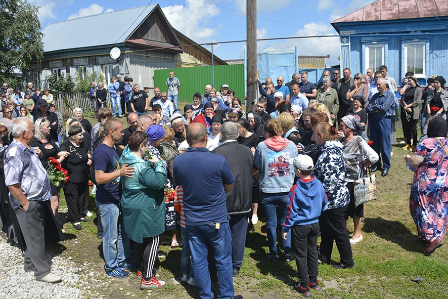 В Базарно-Карабулакском районе простились с погибшим в СВО Иваном Степановым