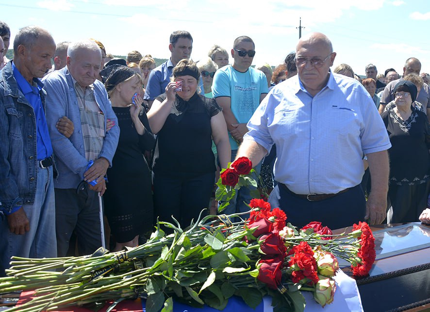 В Базарно-Карабулакском районе простились с погибшим в СВО Иваном Степановым
