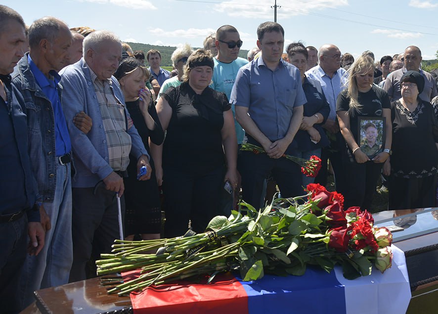 В Базарно-Карабулакском районе простились с погибшим в СВО Иваном Степановым