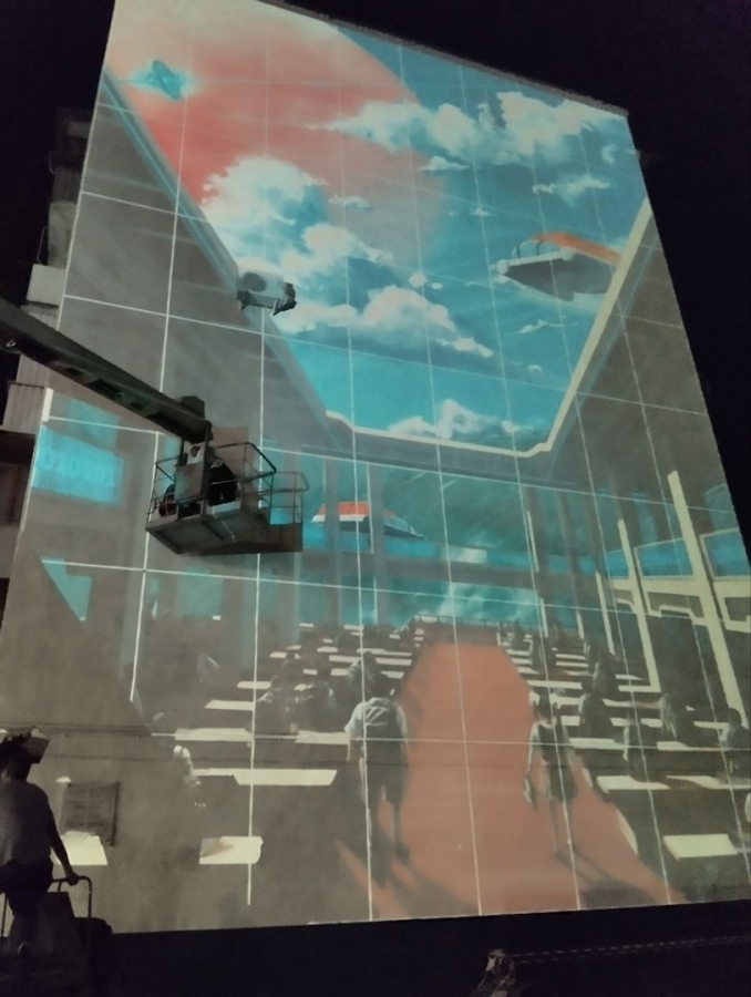 На торце дома на 2-й Садовой начали рисовать новый мурал