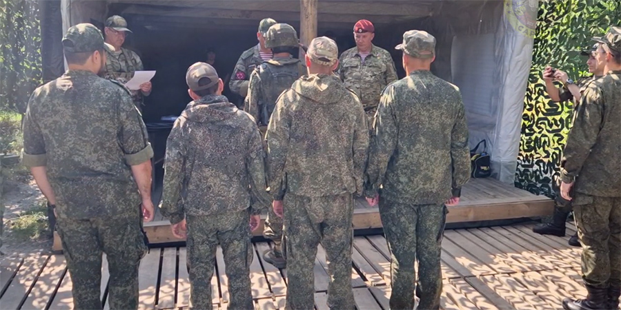 Саратовским бойцам СВО из 99-го полка вручили госнаграды