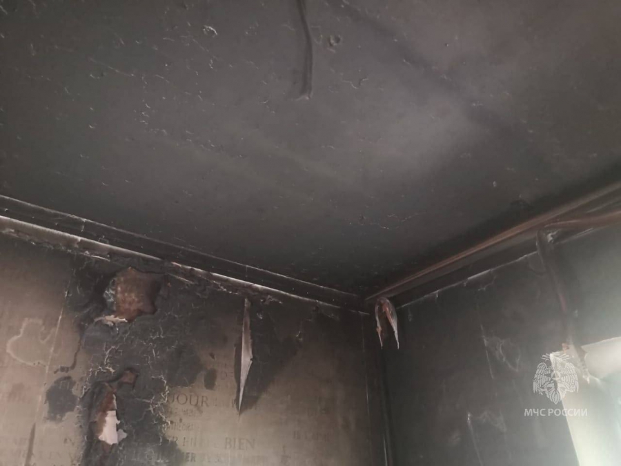 На Высокой из-за неисправного холодильника сгорела квартира